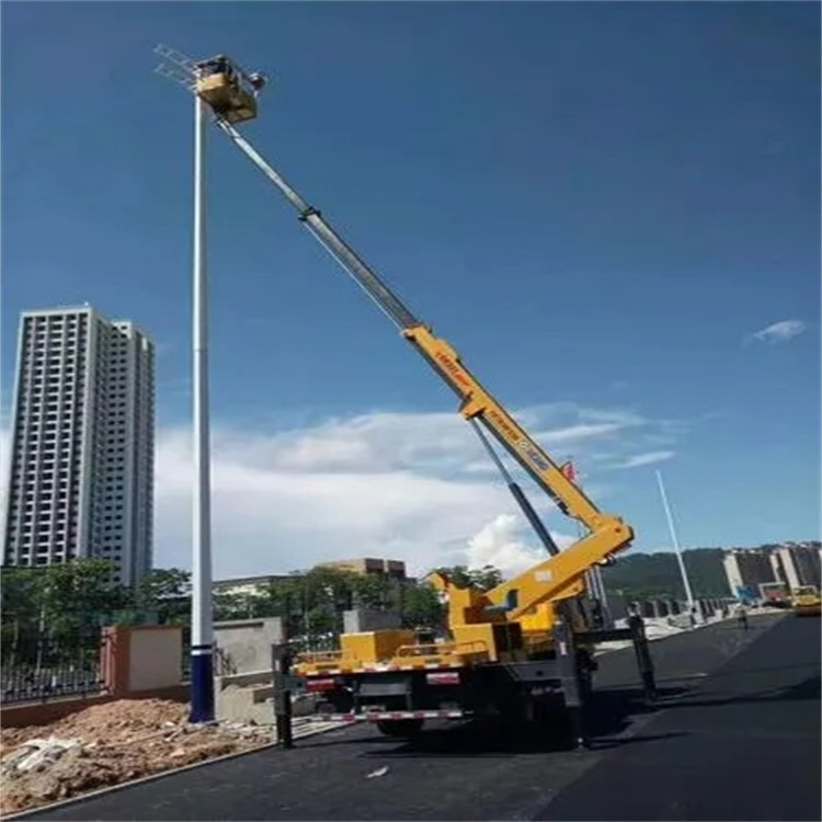 新密维修路灯的曲臂升降车出租