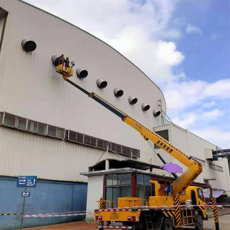 新密高空作业车出租服务：专业广告牌安装解决方案