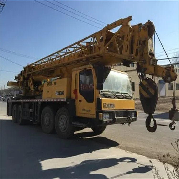 新密哪里有专业吊车出租